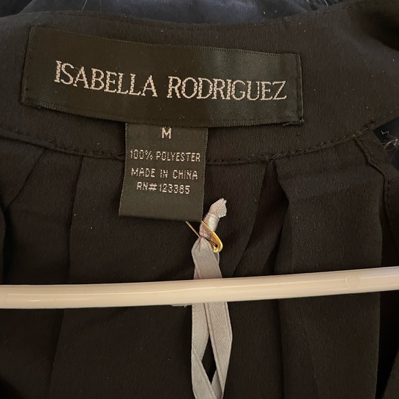 Black cold shoulder top. - Picture 2 of 4